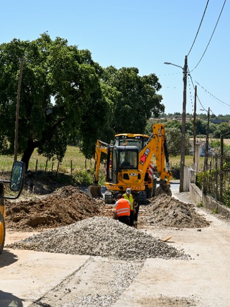 Imagem principal: Construção de Redes de Drenagem Pluvial e Renovação de Rede de Abastecimento de Água, na Lardosa 
