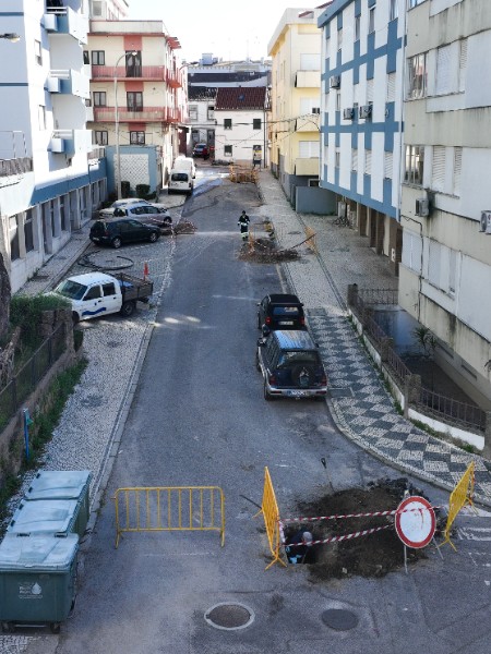 Imagem principal: Renovação de parte da conduta de distribuição de água na Rua Príncipe Perfeito e Castelo Branco